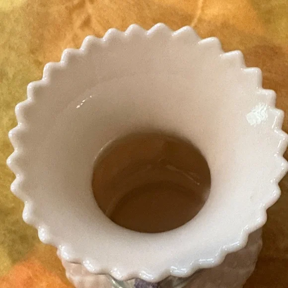 Elegant White Ceramic Vase with Purple Accents , Belleek, Ireland Porcelain - Picture 5 of 6